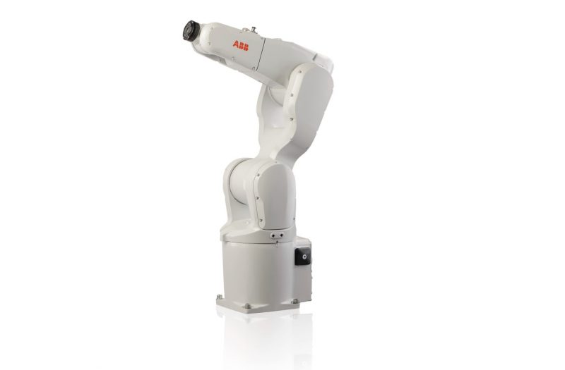 Un robot per fonderia compatto e sicuro