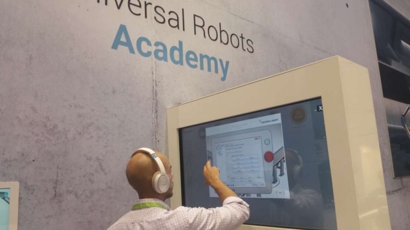 Universal Robots Academy, programmare con un clic