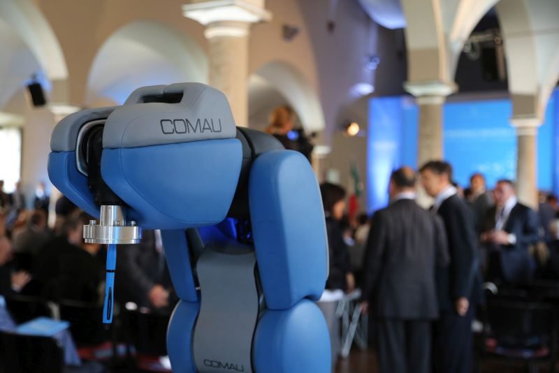 I robot Comau alla presentazione del Piano Nazionale Industria 4.0 