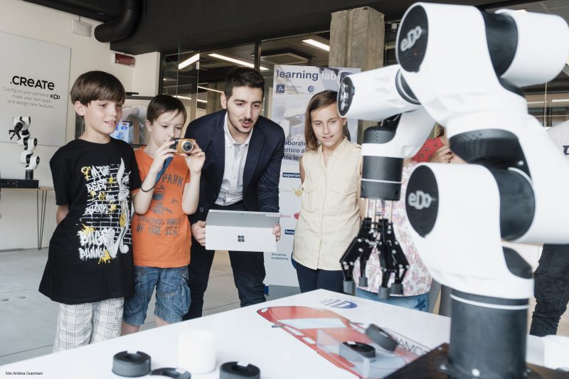 Learning Lab a Torino con il robot e.DO di Comau