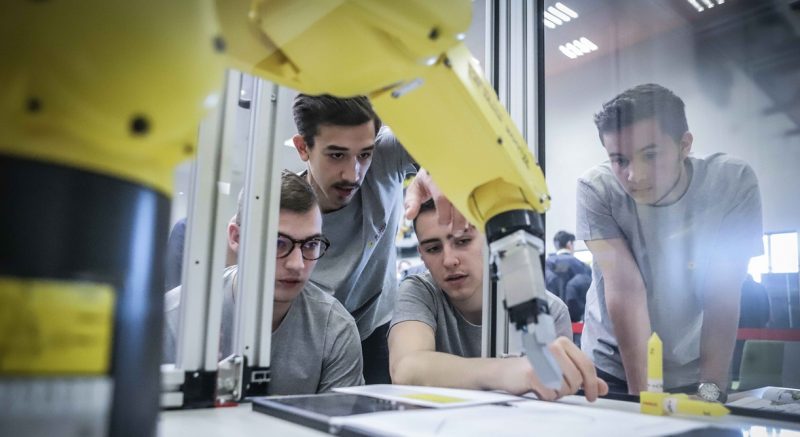 Back to school: ritorno sui banchi di scuola… con i robot FANUC