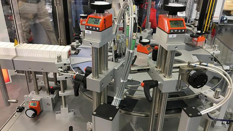 JW Verpackungstechnik sceglie gli indicatori di posizione DD52R-E-RF wireless di Elesa