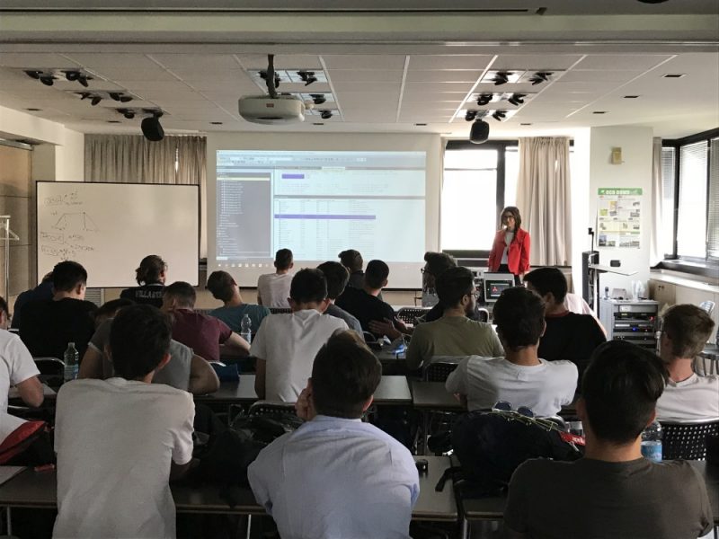 A lezione di automazione industriale nelle scuole superiori con Mitsubishi Electric