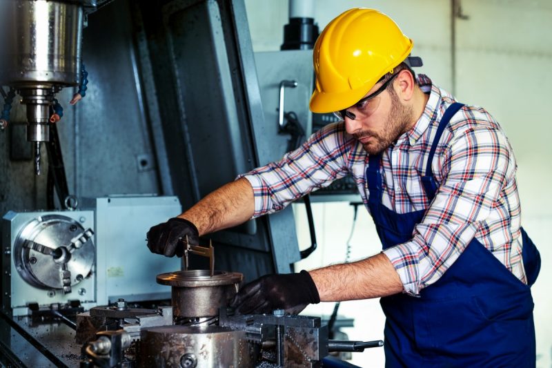 Ordini di macchine utensili, quarto trimestre 2020 in calo (–18,1%)
