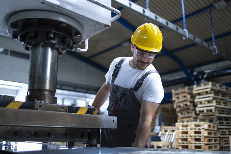 Contratto metalmeccanici 2021-2024: tutte le novità sul rinnovo Ccnl